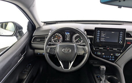 Toyota Camry, 2021 год, 2 750 000 рублей, 21 фотография