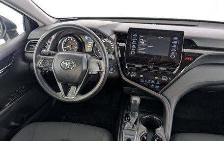 Toyota Camry, 2021 год, 2 750 000 рублей, 28 фотография