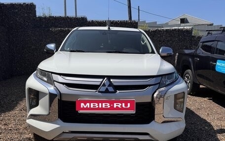Mitsubishi L200 IV рестайлинг, 2020 год, 2 300 000 рублей, 3 фотография