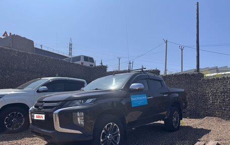 Mitsubishi L200 IV рестайлинг, 2020 год, 2 200 000 рублей, 4 фотография