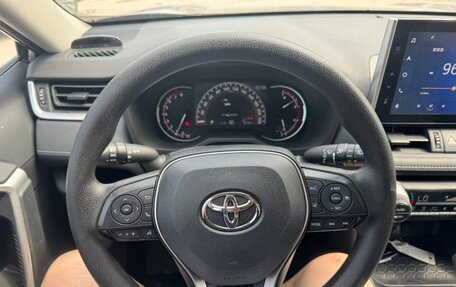 Toyota RAV4, 2022 год, 2 670 000 рублей, 9 фотография