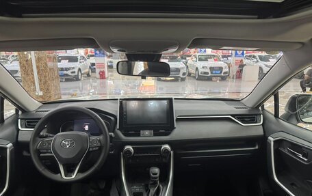 Toyota RAV4, 2022 год, 2 670 000 рублей, 8 фотография
