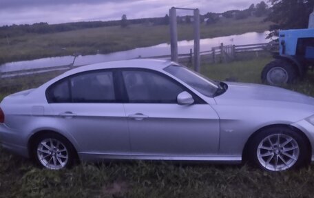 BMW 3 серия, 2011 год, 880 000 рублей, 3 фотография
