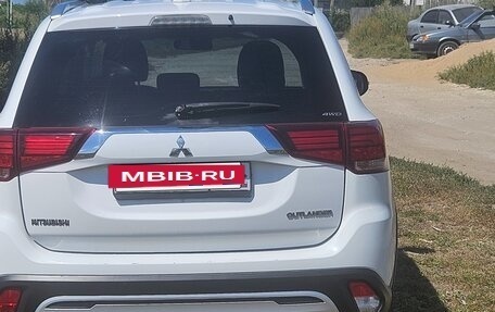 Mitsubishi Outlander III рестайлинг 3, 2019 год, 1 700 000 рублей, 5 фотография