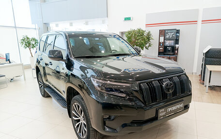 Toyota Land Cruiser Prado 150 рестайлинг 2, 2021 год, 7 275 000 рублей, 3 фотография