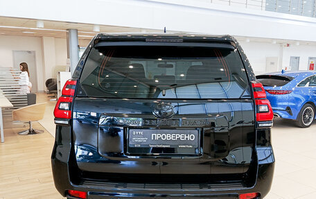 Toyota Land Cruiser Prado 150 рестайлинг 2, 2021 год, 7 275 000 рублей, 7 фотография