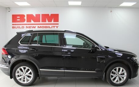 Volkswagen Tiguan II, 2018 год, 2 770 000 рублей, 2 фотография