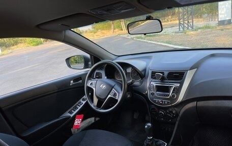 Hyundai Solaris II рестайлинг, 2015 год, 1 050 000 рублей, 5 фотография