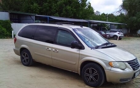 Chrysler Town & Country IV, 2005 год, 650 000 рублей, 3 фотография