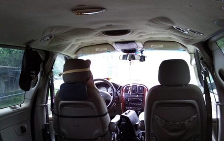 Chrysler Town & Country IV, 2005 год, 650 000 рублей, 12 фотография