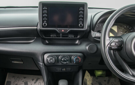 Toyota Yaris, 2021 год, 1 499 000 рублей, 19 фотография