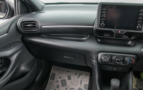 Toyota Yaris, 2021 год, 1 499 000 рублей, 24 фотография