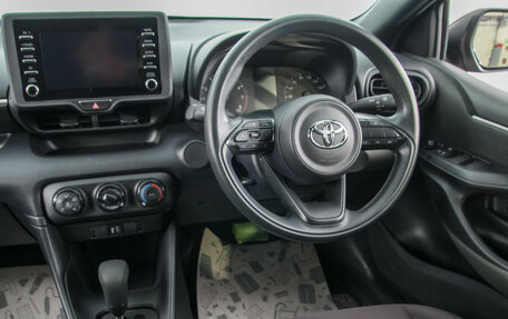 Toyota Yaris, 2021 год, 1 499 000 рублей, 18 фотография