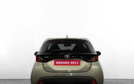 Toyota Yaris, 2021 год, 1 499 000 рублей, 6 фотография