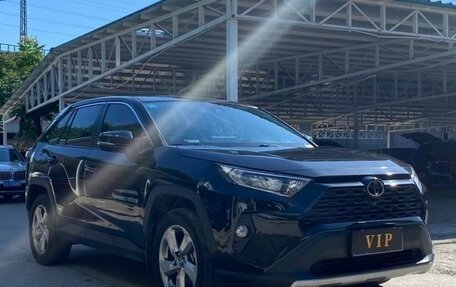 Toyota RAV4, 2022 год, 2 300 000 рублей, 3 фотография