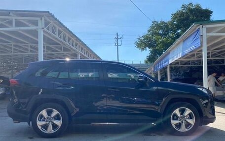 Toyota RAV4, 2022 год, 2 300 000 рублей, 4 фотография