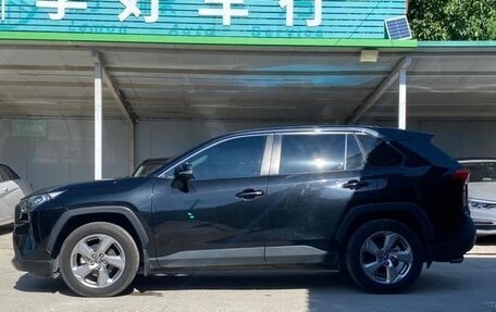 Toyota RAV4, 2022 год, 2 300 000 рублей, 8 фотография