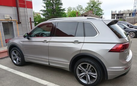 Volkswagen Tiguan II, 2019 год, 3 700 000 рублей, 1 фотография