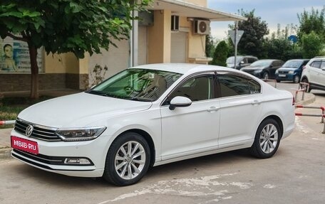 Volkswagen Passat B8 рестайлинг, 2015 год, 1 900 000 рублей, 1 фотография