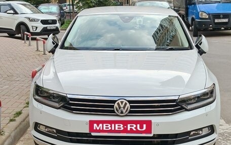 Volkswagen Passat B8 рестайлинг, 2015 год, 1 900 000 рублей, 2 фотография