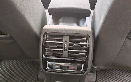 Volkswagen Passat B8 рестайлинг, 2015 год, 1 900 000 рублей, 10 фотография
