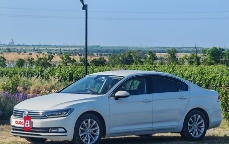 Volkswagen Passat B8 рестайлинг, 2015 год, 1 900 000 рублей, 15 фотография