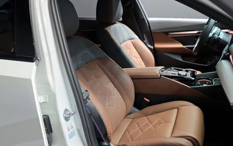 BMW 5 серия, 2024 год, 8 800 000 рублей, 15 фотография