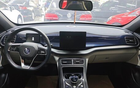 BYD Qin, 2022 год, 1 240 000 рублей, 6 фотография