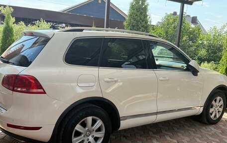 Volkswagen Touareg III, 2010 год, 1 600 000 рублей, 2 фотография