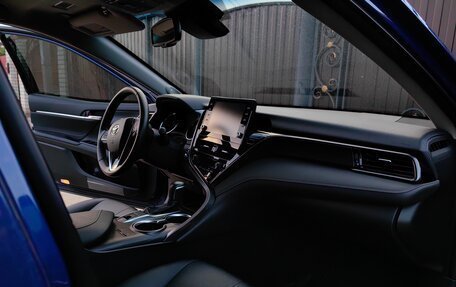 Toyota Camry, 2021 год, 3 290 000 рублей, 2 фотография