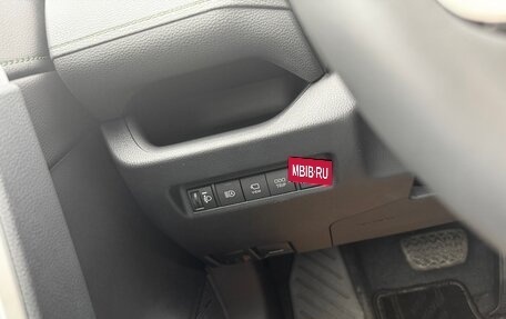 Toyota RAV4, 2025 год, 3 700 000 рублей, 12 фотография