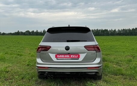 Volkswagen Tiguan II, 2018 год, 2 400 000 рублей, 3 фотография