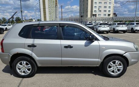 Hyundai Tucson III, 2008 год, 666 000 рублей, 4 фотография