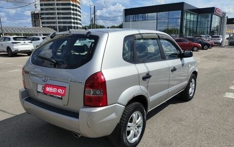 Hyundai Tucson III, 2008 год, 666 000 рублей, 5 фотография