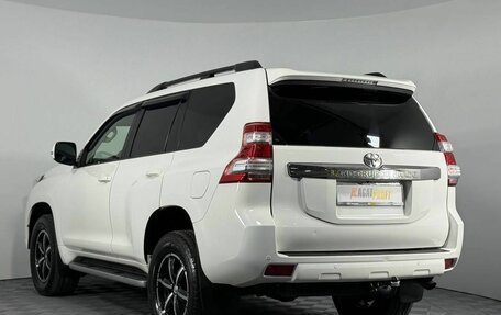 Toyota Land Cruiser Prado 150 рестайлинг 2, 2016 год, 3 300 000 рублей, 7 фотография