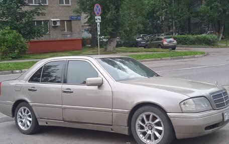 Mercedes-Benz C-Класс, 1994 год, 250 000 рублей, 2 фотография