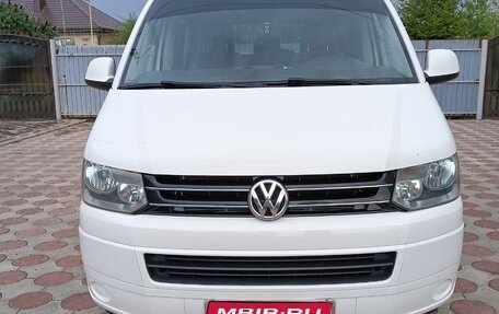 Volkswagen Caravelle T5, 2015 год, 2 430 000 рублей, 1 фотография