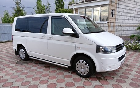 Volkswagen Caravelle T5, 2015 год, 2 430 000 рублей, 2 фотография