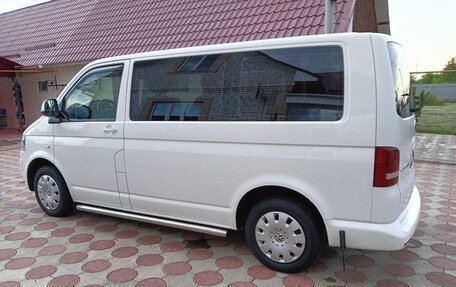 Volkswagen Caravelle T5, 2015 год, 2 430 000 рублей, 4 фотография