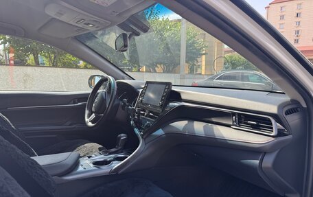 Toyota Camry, 2021 год, 3 550 000 рублей, 10 фотография