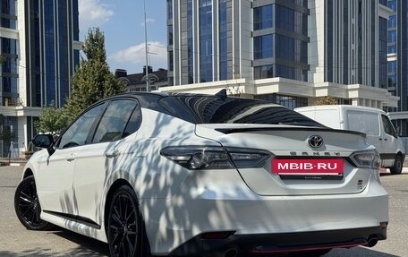 Toyota Camry, 2021 год, 3 550 000 рублей, 4 фотография