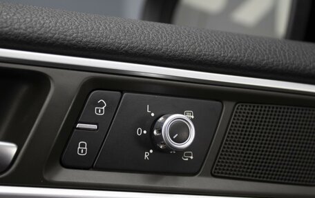 Volkswagen Touareg III, 2012 год, 2 100 000 рублей, 18 фотография