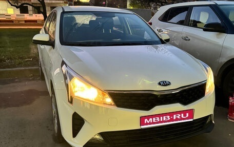 KIA Rio IV, 2021 год, 1 650 000 рублей, 1 фотография