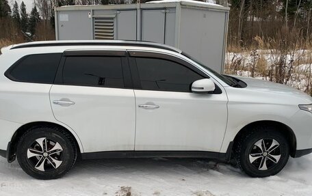 Mitsubishi Outlander III рестайлинг 3, 2013 год, 1 750 000 рублей, 3 фотография