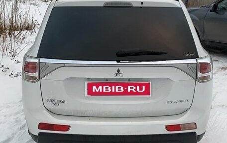 Mitsubishi Outlander III рестайлинг 3, 2013 год, 1 750 000 рублей, 2 фотография
