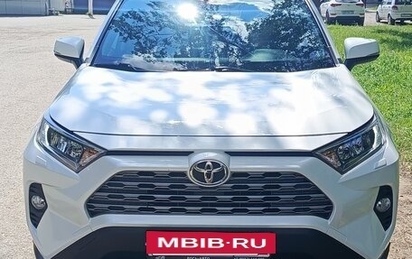 Toyota RAV4, 2019 год, 2 850 000 рублей, 2 фотография