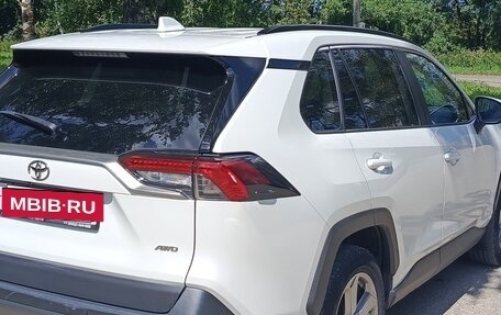 Toyota RAV4, 2019 год, 2 850 000 рублей, 4 фотография