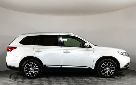 Mitsubishi Outlander III рестайлинг 3, 2017 год, 1 999 000 рублей, 5 фотография