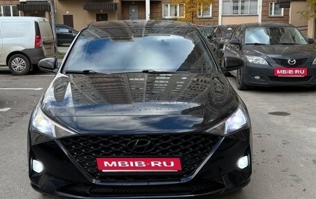 Hyundai Solaris II рестайлинг, 2021 год, 1 350 000 рублей, 2 фотография