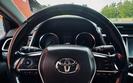 Toyota Camry, 2018 год, 2 200 000 рублей, 10 фотография